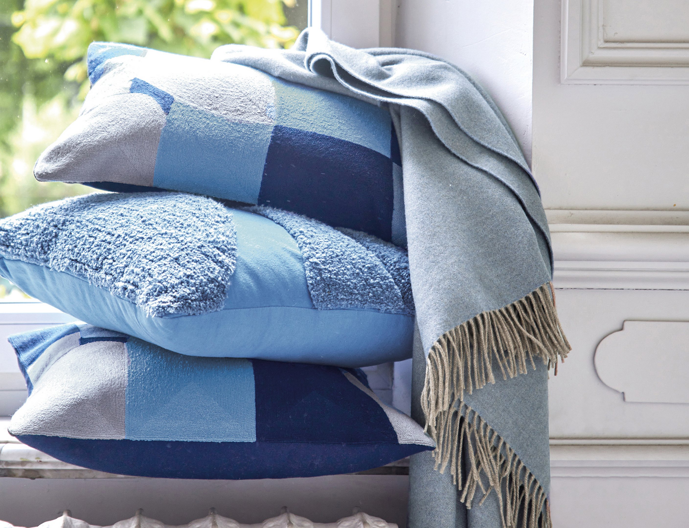 ENSEMBLE ENVELOPPE COUSSIN GRAPHICO NAVY 